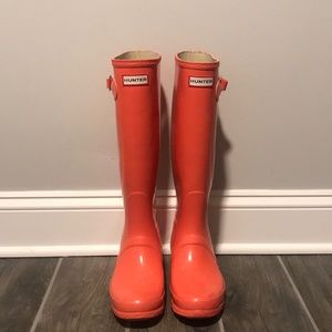 Coral hunter boots with white fleece Hunter socks